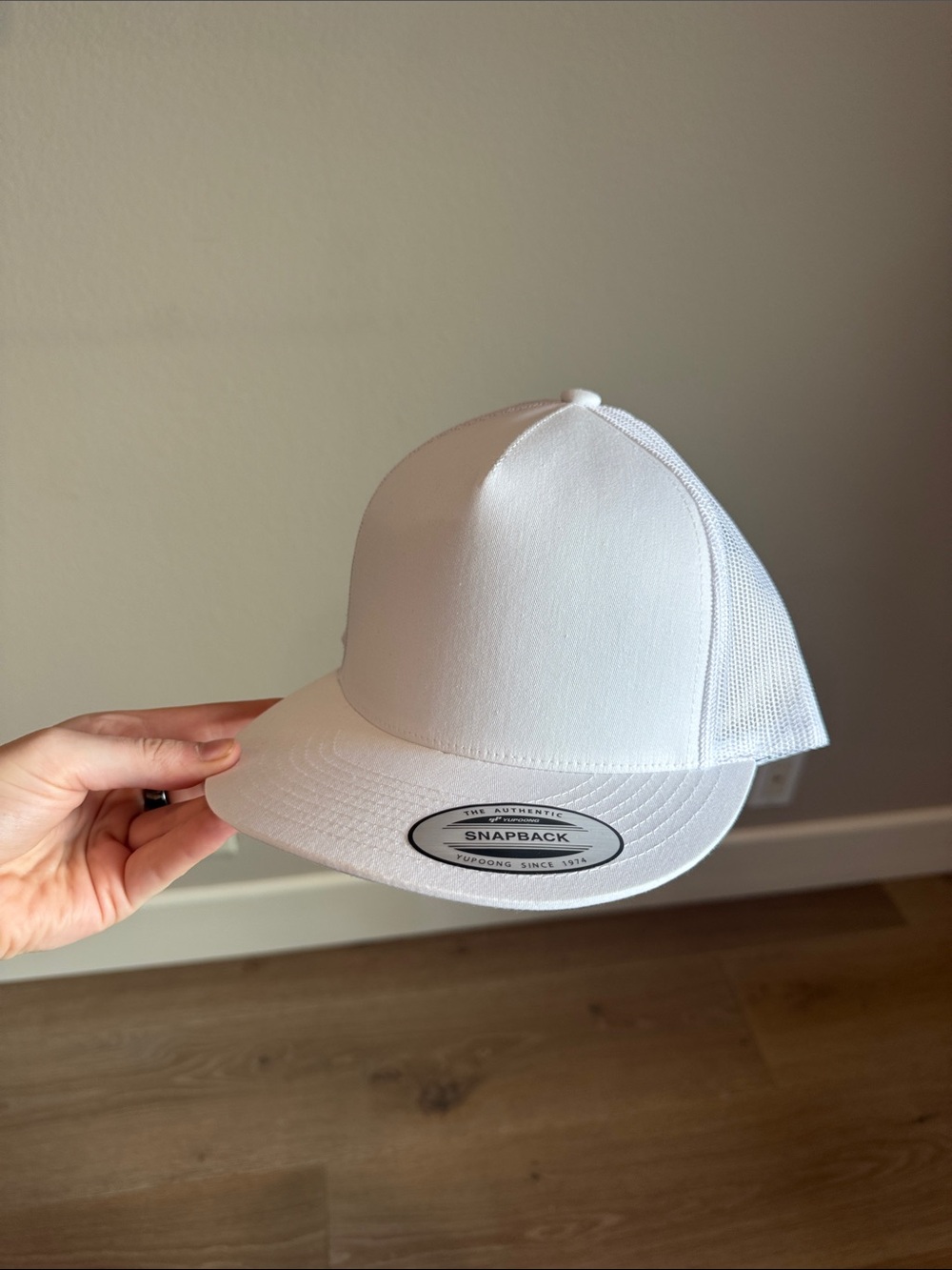 White SnapBack - Picture 2 of 3